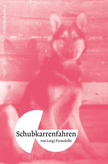 B like Books Nr 2, Luigi Pirandello, Schubkarrenfahren